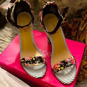 Shoedazzle floral sandals